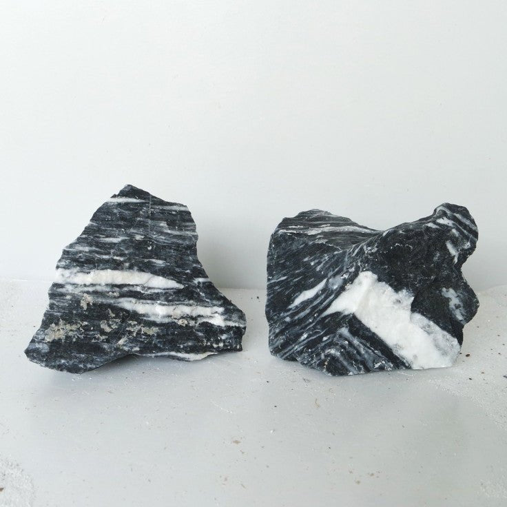 BLACK & WHITE AURUM ROCK - LARGE / 23-28CM / BOX صخرة حوض السمك - Shopivet.com